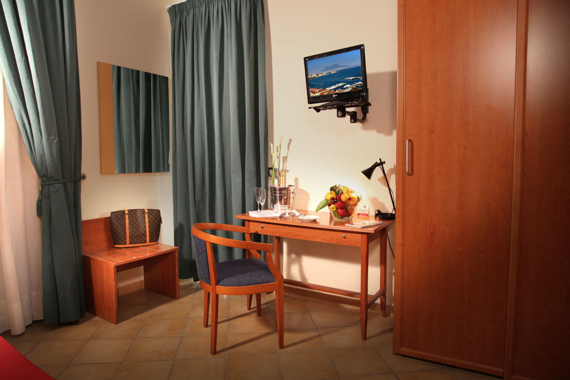 נאפולי Caravaggio Hotel מראה חיצוני תמונה